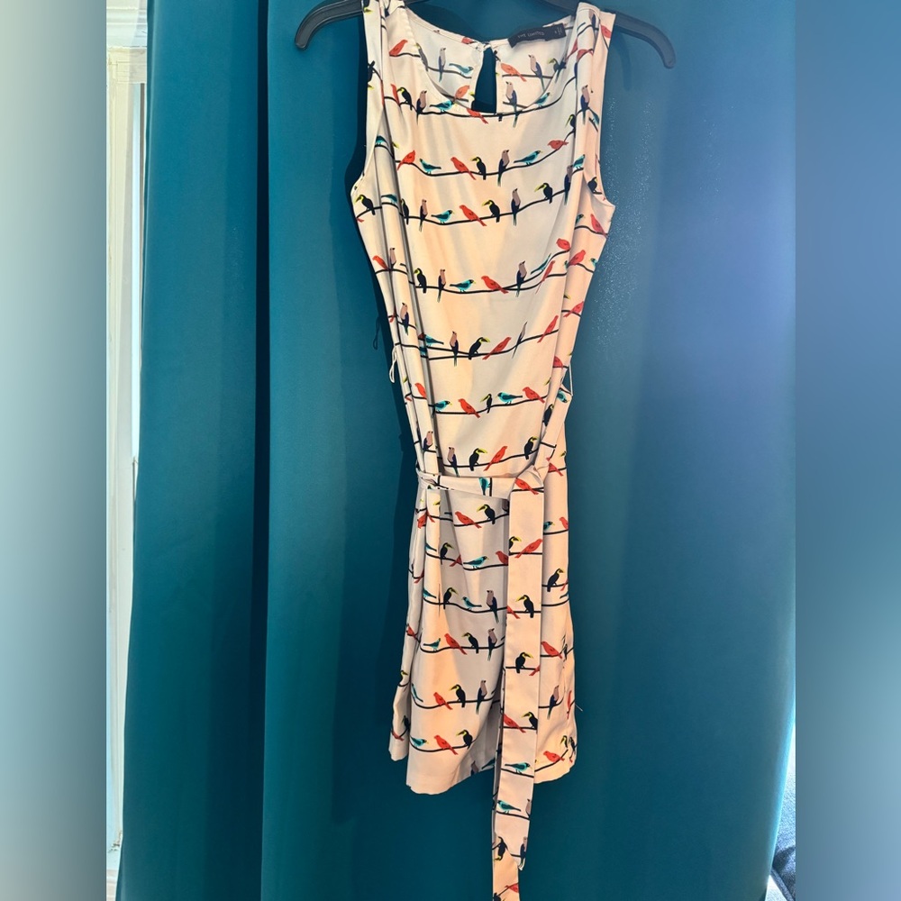 Limited Bird Print Dress with Tie. Never Worn (No Tags). Excellent Condition.